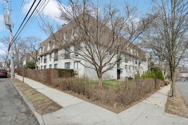 24 Carhart Avenue 210, White Plains, NY 10605