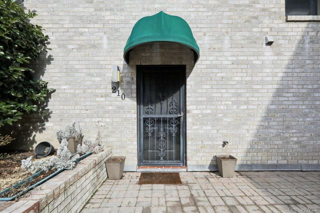 24 Carhart Avenue 210, White Plains, NY 10605