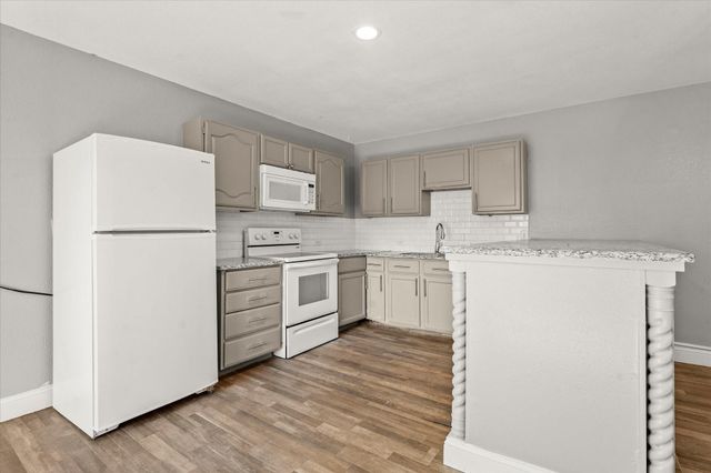 929 S Rosemont Avenue, Dallas, TX 75208