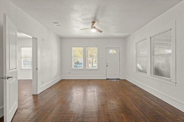 929 S Rosemont Avenue, Dallas, TX 75208