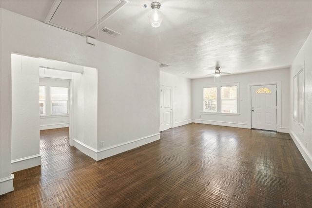 929 S Rosemont Avenue, Dallas, TX 75208