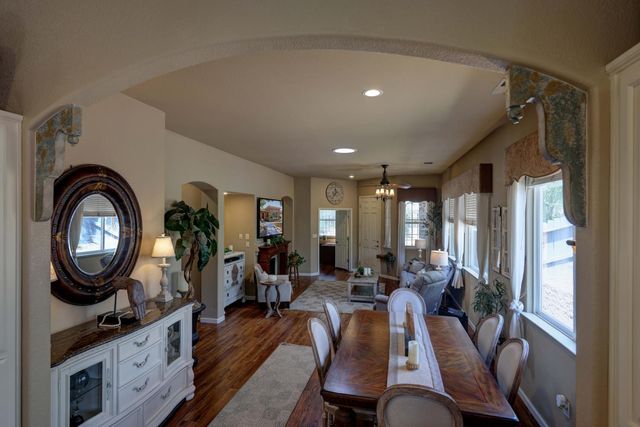 3319 Corinthian Ln, Auburn, CA 95603