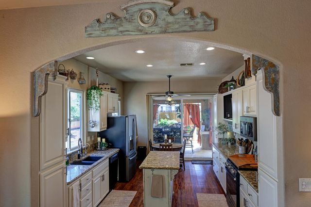 3319 Corinthian Ln, Auburn, CA 95603