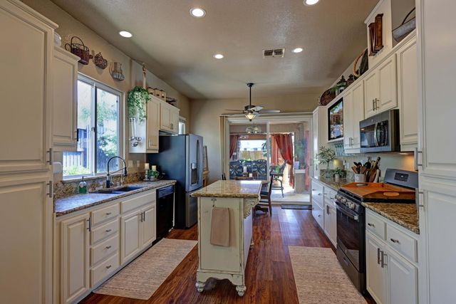 3319 Corinthian Ln, Auburn, CA 95603