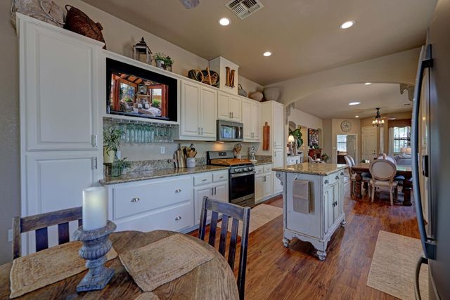 3319 Corinthian Ln, Auburn, CA 95603