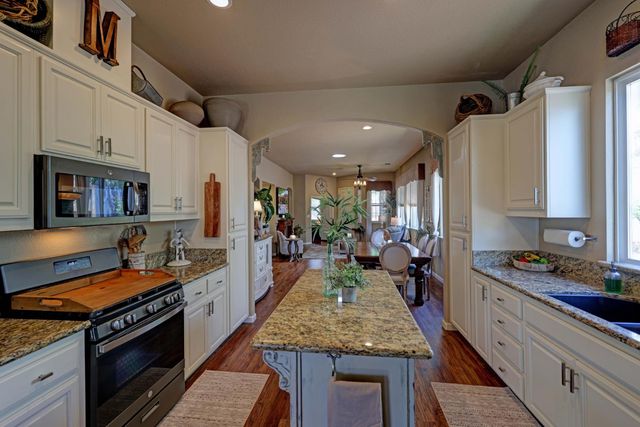 3319 Corinthian Ln, Auburn, CA 95603