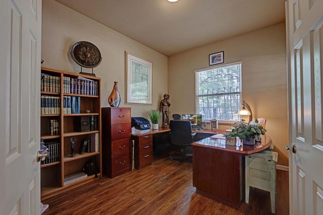 3319 Corinthian Ln, Auburn, CA 95603