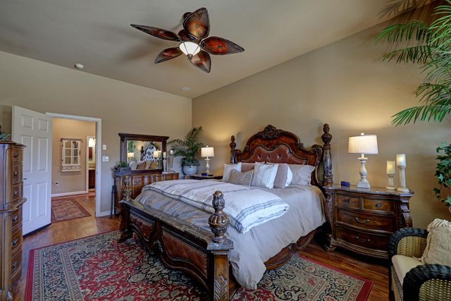 3319 Corinthian Ln, Auburn, CA 95603