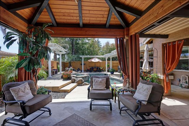 3319 Corinthian Ln, Auburn, CA 95603