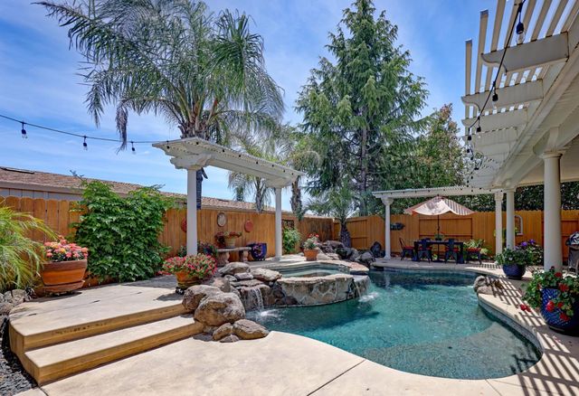 3319 Corinthian Ln, Auburn, CA 95603