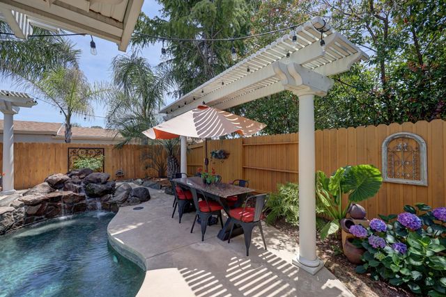 3319 Corinthian Ln, Auburn, CA 95603
