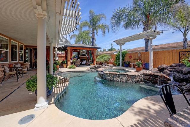 3319 Corinthian Ln, Auburn, CA 95603