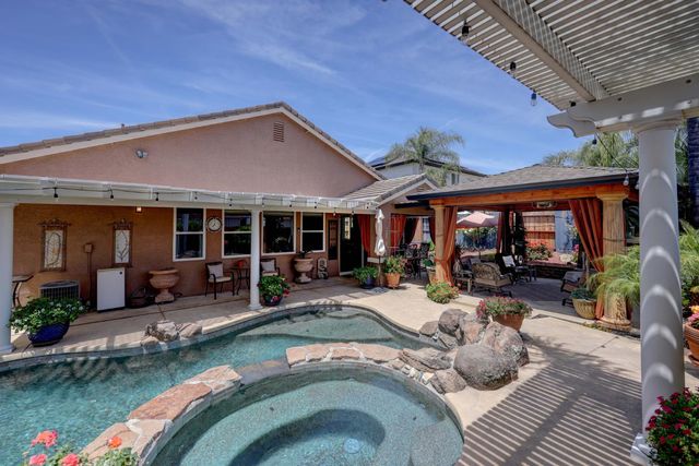 3319 Corinthian Ln, Auburn, CA 95603