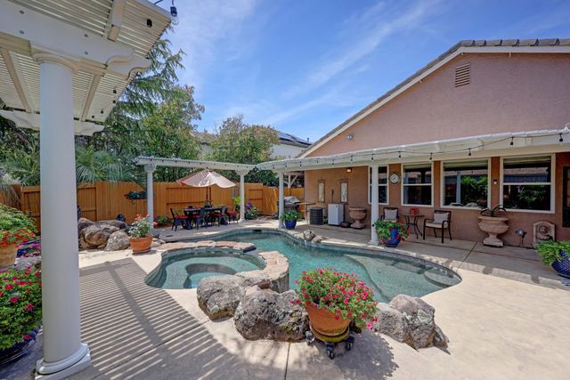 3319 Corinthian Ln, Auburn, CA 95603