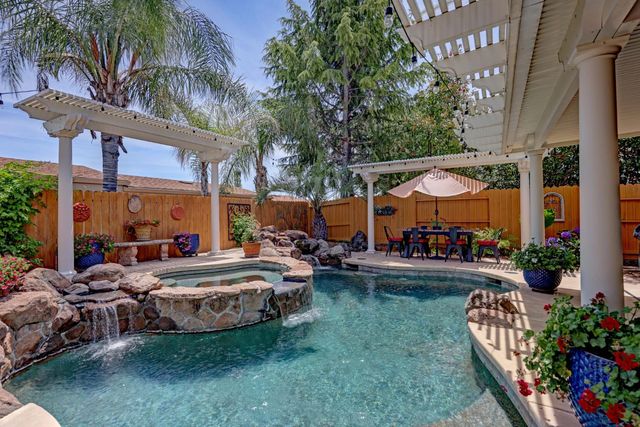 3319 Corinthian Ln, Auburn, CA 95603