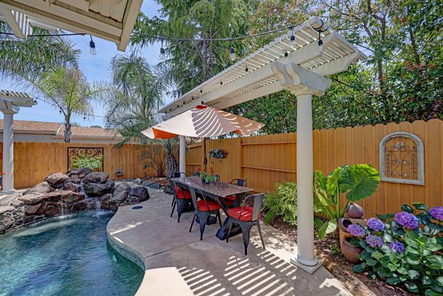 3319 Corinthian Ln, Auburn, CA 95603