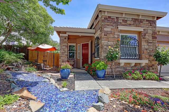 3319 Corinthian Ln, Auburn, CA 95603