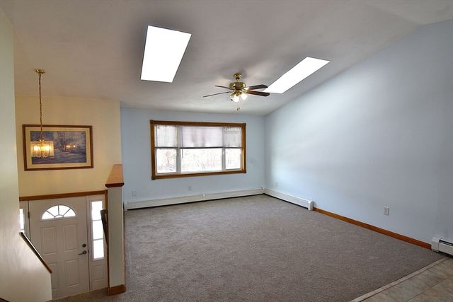 16 Arborwood Dr, Worcester, MA 01604