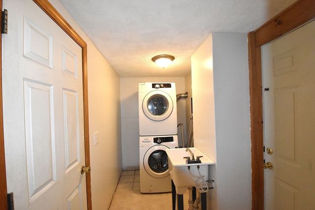 16 Arborwood Dr, Worcester, MA 01604