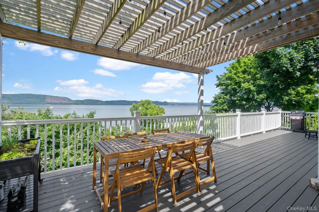 12 Riverview Court, Ossining, NY 10562