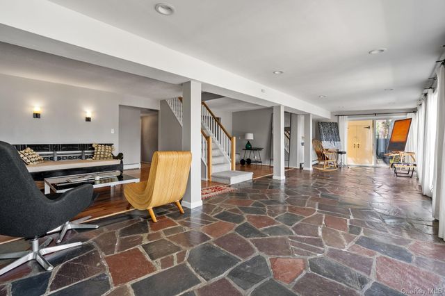 12 Riverview Court, Ossining, NY 10562