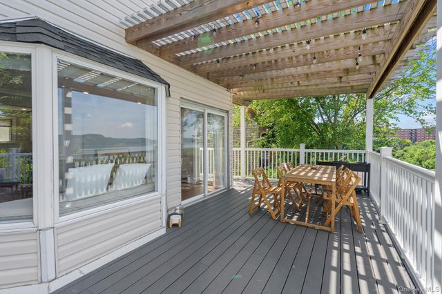 12 Riverview Court, Ossining, NY 10562