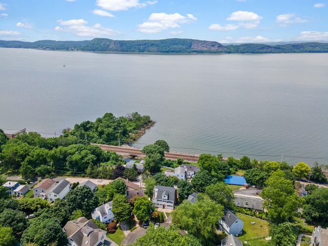 12 Riverview Court, Ossining, NY 10562