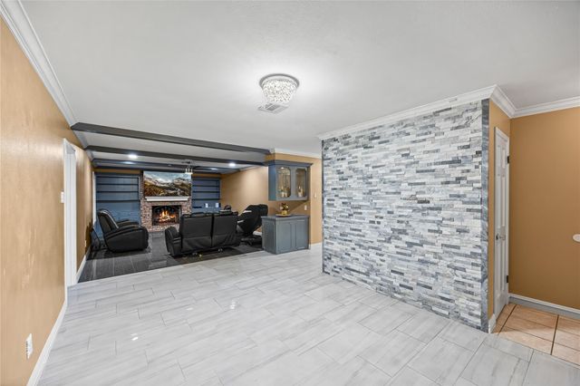 102 Crestway Drive, Baytown, TX 77520