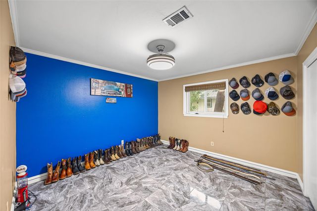 102 Crestway Drive, Baytown, TX 77520