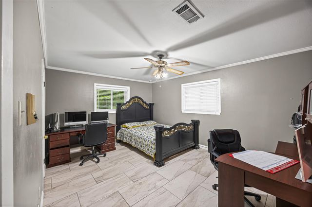 102 Crestway Drive, Baytown, TX 77520