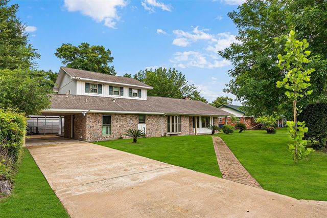 102 Crestway Drive, Baytown, TX 77520