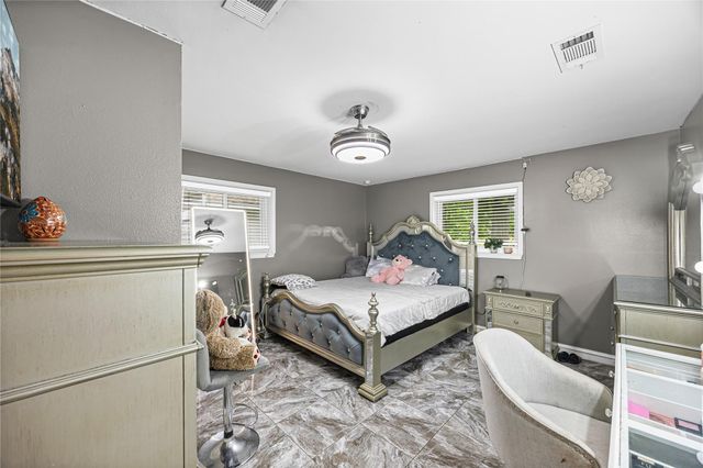 102 Crestway Drive, Baytown, TX 77520