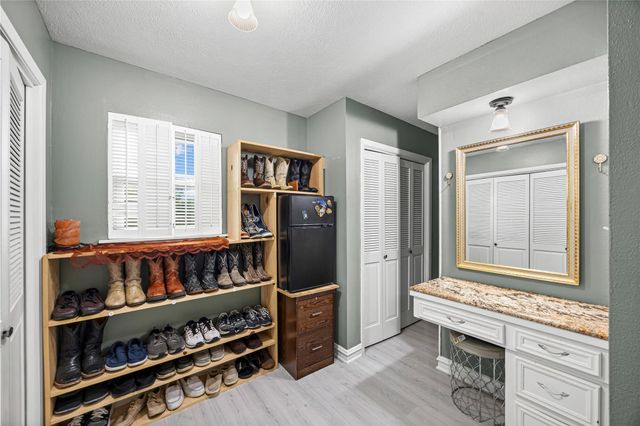 102 Crestway Drive, Baytown, TX 77520