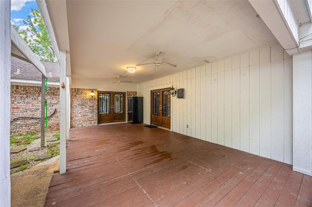 102 Crestway Drive, Baytown, TX 77520