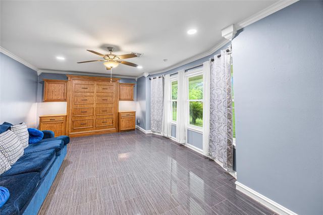 102 Crestway Drive, Baytown, TX 77520