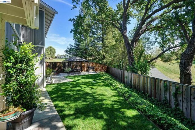 1139 Kottinger Dr. A, Pleasanton, CA 94566