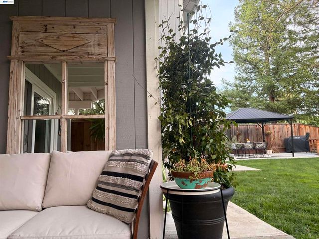 1139 Kottinger Dr. A, Pleasanton, CA 94566