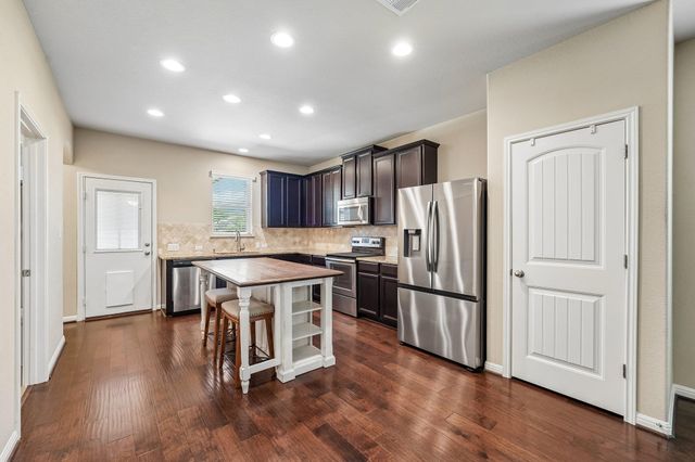 323 Quarry LN, Liberty Hill, TX 78642