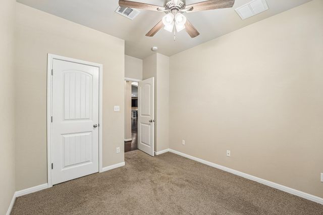 323 Quarry LN, Liberty Hill, TX 78642