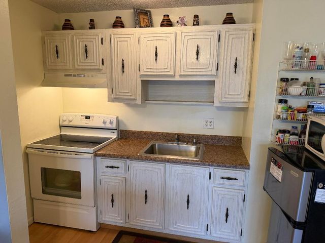 200 Bonnie Boulevard 138, Palm Springs, FL 33461