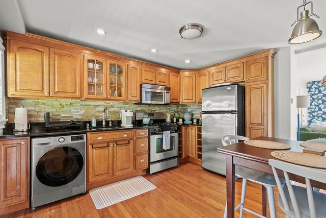 442 Commercial St 2, Provincetown, MA 02657