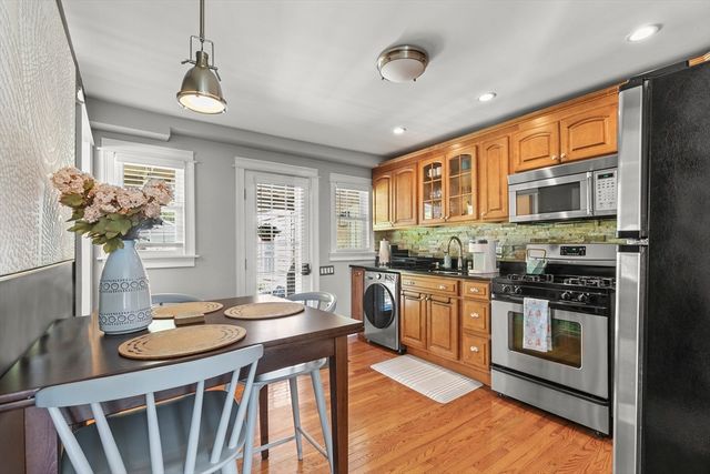 442 Commercial St 2, Provincetown, MA 02657