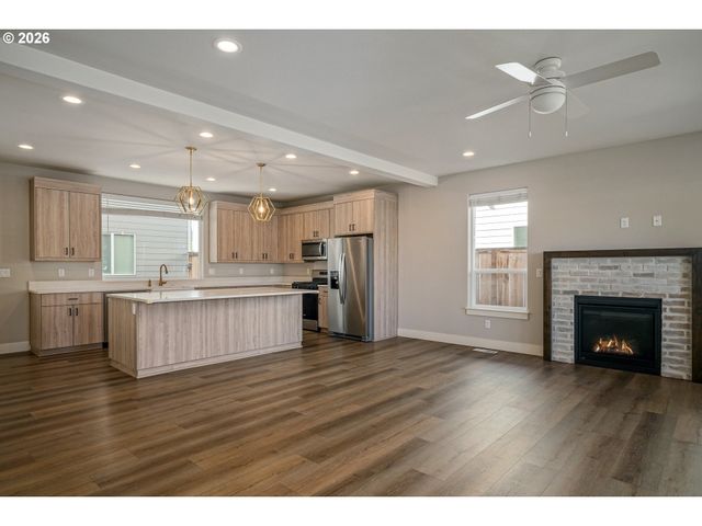 2788 D St, Salem, OR 97301