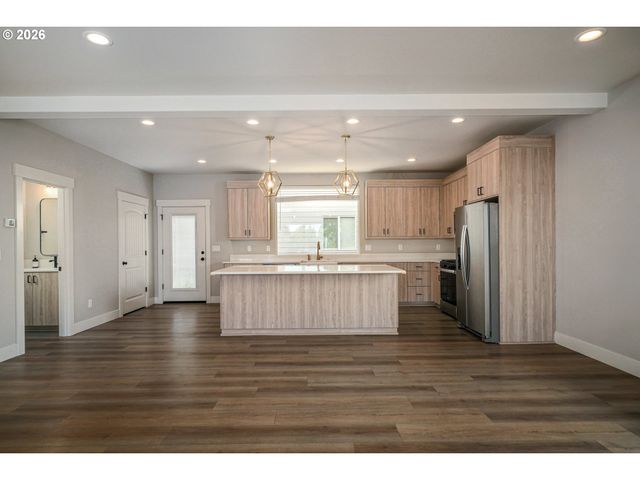 2788 D St, Salem, OR 97301