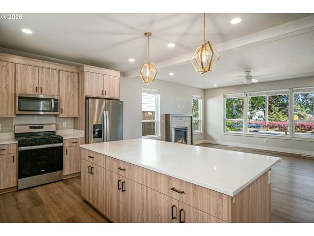 2788 D St, Salem, OR 97301