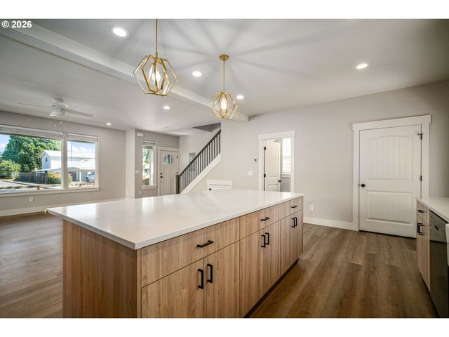 2788 D St, Salem, OR 97301