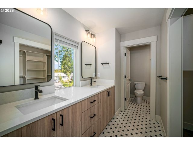 2788 D St, Salem, OR 97301
