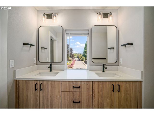 2788 D St, Salem, OR 97301