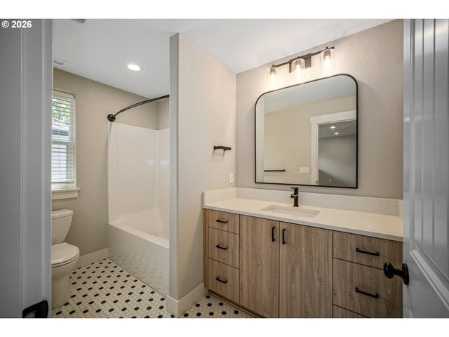 2788 D St, Salem, OR 97301