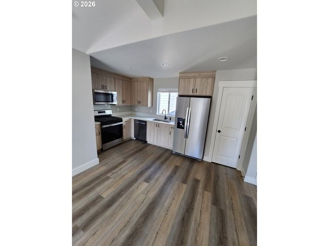 2788 D St, Salem, OR 97301